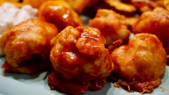 buffalo-wings-laura-hintereder-utopia-260528 Buffalo Wings
