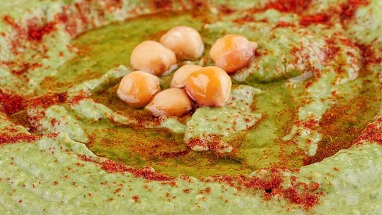 spinat-hummus-colourboxde-318330-250731 Spinat-Hummus