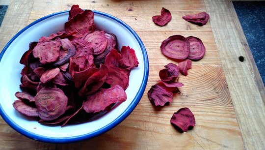 rote-bete-chips-sarah-gairing-utopia-210304 Rote-Bete-Chips