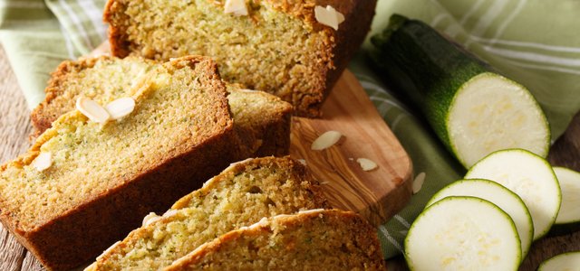 zucchinibrot-colourboxde-220419 zucchinibrot