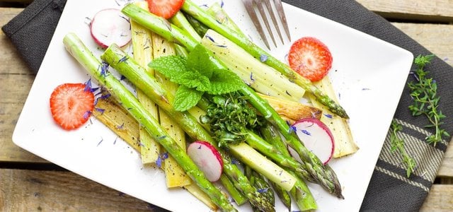 spargel-rhabarber-salat-cc0-pixabay-einladung_zum_essen-230522 Spargel-Rhabarber-Salat