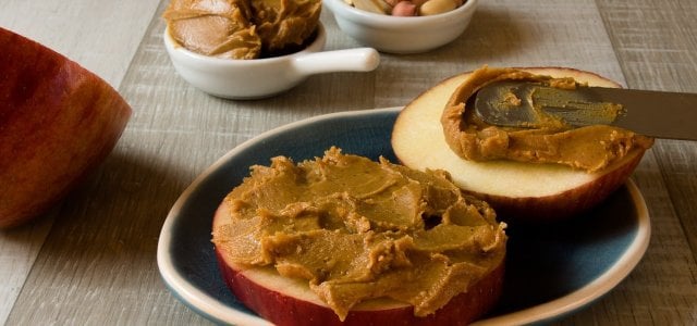 apfel-mit-erdnussbutter-cc0-pixabay-cgdsro-220614 Apfel mit Erdnussbutter